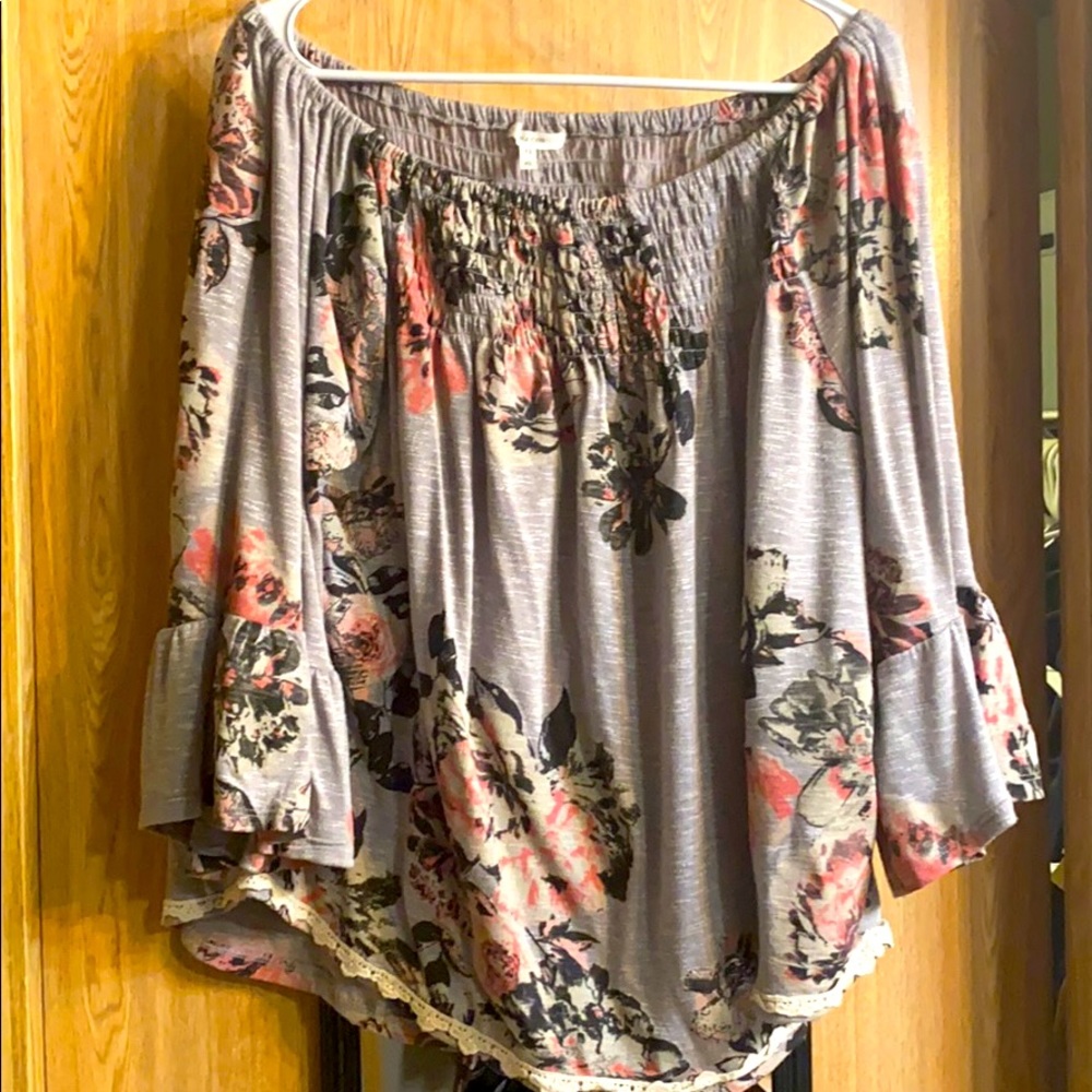 Super cute off the shoulder top.  Size XL.